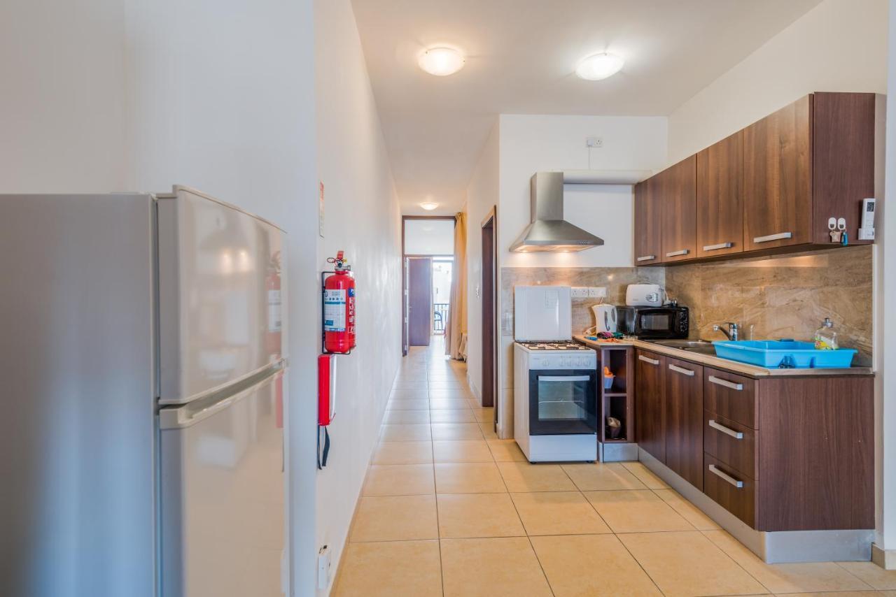 Seashells Apartments With Terrace, Just Off The Seafront In Bugibba - By Getawaysmalta San Pawl il-Baħar Extérieur photo